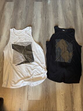 2 Women’s Hyba Graphic Geometric Tank Tops- Size S